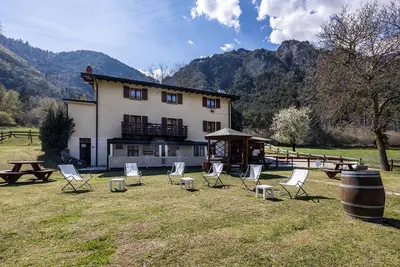 Image de Ferme 'Agriturismo Val D' Egoi App 1' avec vue sur la montagne, jardin partagé et Wi-Fi