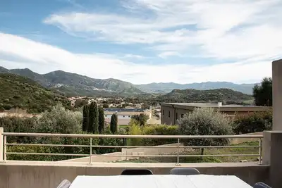 Image de Appartement Calme avec Terrasse et vue dégagée