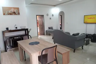 Image de Appartement meublé 2 pièces pour 2 adultes personnel de maison 2 / 7j Fourni