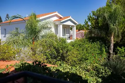 Image de Beautiful villa with a spacious swimming pool, 3 minutes from the beach!