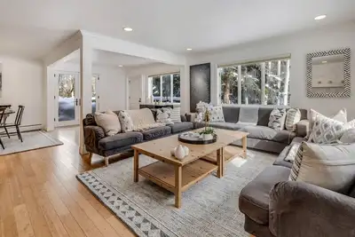 Image de 5 Br Updated Aspen Home - Ac!