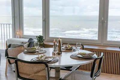 Image de Huswell - Seaview apartment with private garage