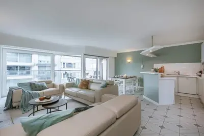 Image de Huswell - Apartment with sideways sea view