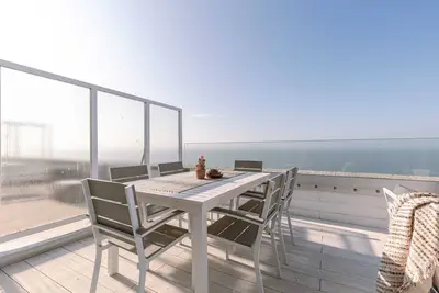 Image de Huswell - Bright penthouse with two terraces and sea view
