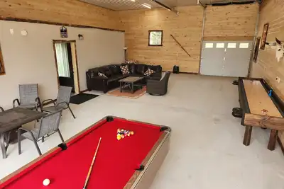 Image de Barndominium  \"Knotty Pines Cabin\", Minutes from Orv Trails.