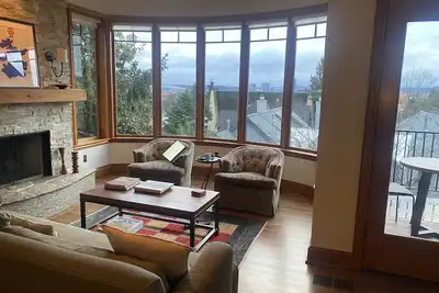 Image de Amazing view, high end home, gourmet kitchen, near 23rd, Pearl, Washington Park