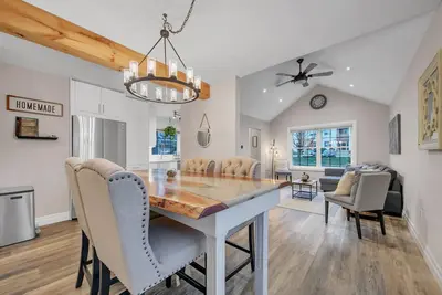 Image de A bright & chic 2 bedroom urban apartment