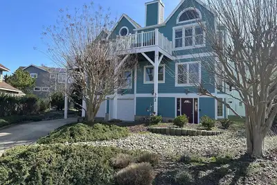 Image de 302 W Cape Shores - Super close to beach w/elevator and game room!