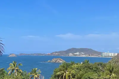 Remodeled villa, just a short walk to the public beach and town!