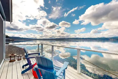 Image de Waterfront home & cabin with private hot tub, Ac, firepit & patio