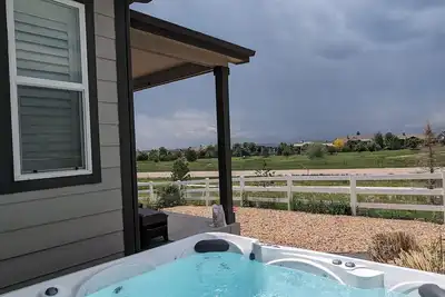 Image de Mountain View Modern Ranch - Incredible views! Hot tub! Walk to park! Peaceful!