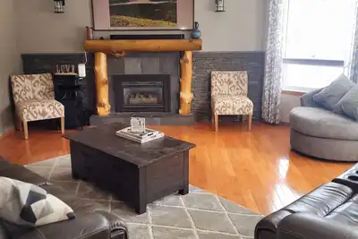 Image de Large Fam Friendly Home - Hot Tub- Air Conditioning - Game Room - Child Friendly