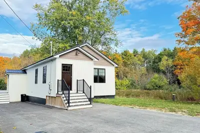 Image de Modern Country Home Near Hiking trails and Waterfront Concert Venue