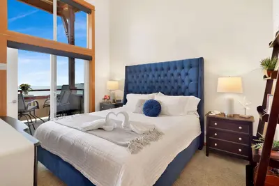 Image de Upscale Waterfront Birch Bay Condo