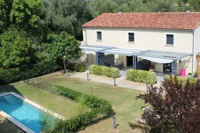 Image de 2 bedroom home with pool in great location in lovely market town in wine region.