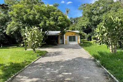 Image de Cozy 3 Bedroom Home near all things Tampa Bay!