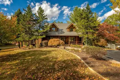 Image de Embers of Murphysboro - 5 Star Cabin Sleeps up to 12 - Great Ammenities!