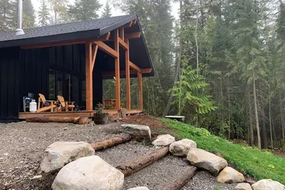 Image de Private modern/rustic Cabin in the woods - 2 acres