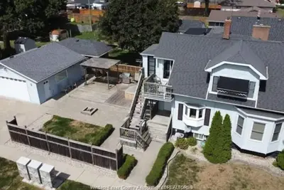 Image de Executive One-Bedroom Upper Unit