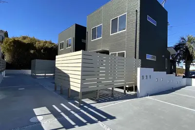 Image de A surf point and a 1-minute walk from the beach Enjoy a relaxing beach life in a California-style villa. Enjoy Bbq on the garden sofa.