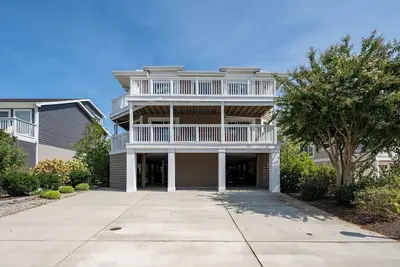 Image de 107 W Cape Shores Drive - New to the Rental Market!
