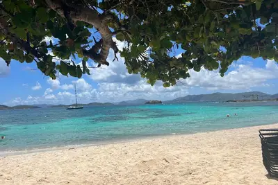 Image de Sapphire Beach only steps away!