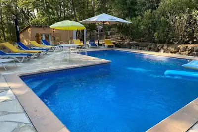 Image de Villa climatisée avec piscine - 18 personnes