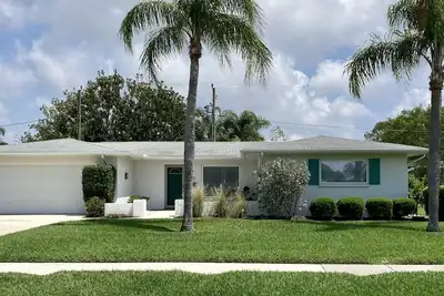 Image de House in Quiet Neighborhood