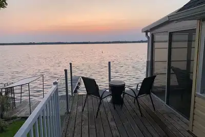 Image de Stunning Sunset view and private waterfront lake