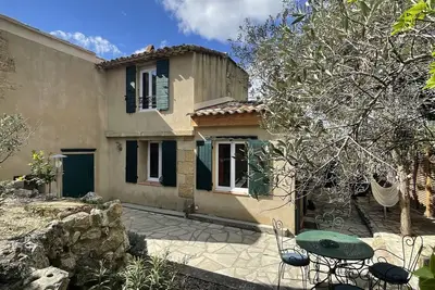 Image de Maison de charme avec jardin au cœur du village de Lambesc
