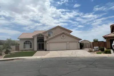 Private Pickleball, Pool & Putt-putt in Phoenix!