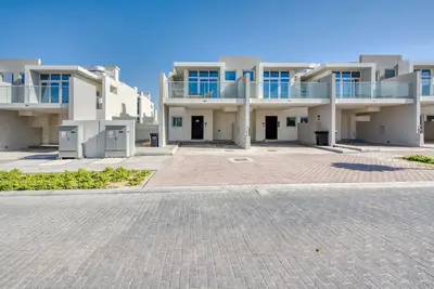 Image de Restful 3br Townhouse at Damac Hills 2 Mimosa by Deluxe Holiday Homes