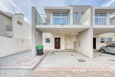 Tranquil 3br Townhouse at Albizia Damac Hills 2 by Deluxe Holiday Homes
