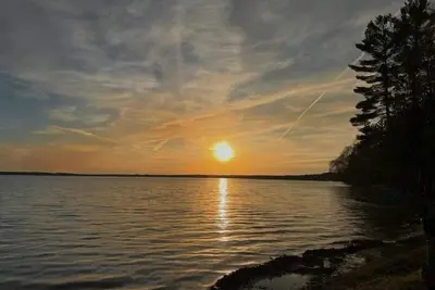 Image de Perfect location on East Twin Lake, walking distance to town! Unit #2