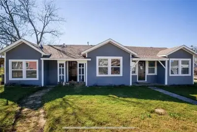 Image de Near Trade Days and the Downtown Square