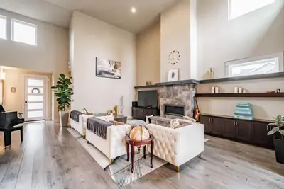 Image de Gorgeous modern suburban home near Autzen Stadium