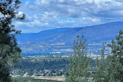 Image de Lake and vally view cozy stay / 15 min from airport/ubco/downtown/shopping