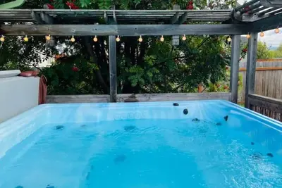 Image de New - Cozy Ranch House with Hot Tub, 3 bdrms and 2 baths