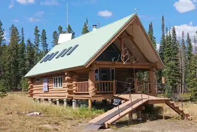 Image de Off the grid cabin on private land surrounded by national forest.