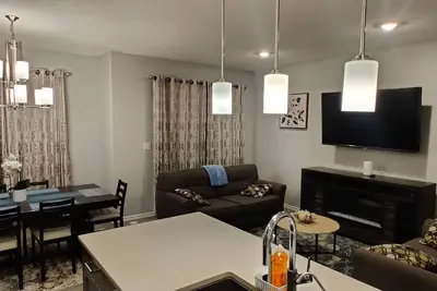 Image de Three (3) Bed West Edmonton Home Away from Home