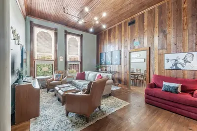 Image de Satchmo: Dwntwn Bryan-Main Street, 2nd floor, King Beds