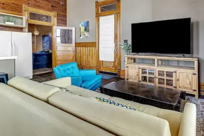 Image de Starry Night: Dwntwn Bryan on Main St, 2nd Flr, King Bed