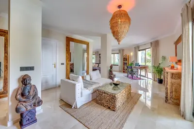 Image de Beachfront apartment in one of the best beaches of Marbella