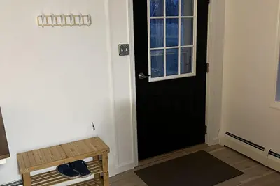 Image de A unique and tranquil getaway at a cozy garden level apartment