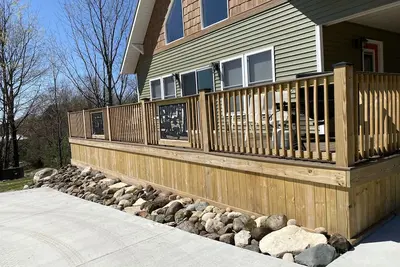 Image de Hideout home nestled in the middle of 10 acres. 10 Minutes from Torch Lake! ! !