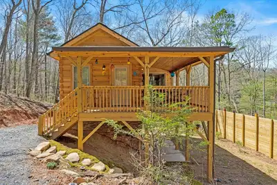 New Cabin 15 min to Asheville with Blue Mountain Views!