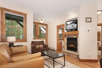 Image de Remodeled Granby Ranch Condo - King Bed, Firepit, Hot Tub, Walk to Ski Lifts