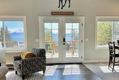 Image de New! Gorgeous Getaway with Bay and Mountain Views and Soaking Tub.
