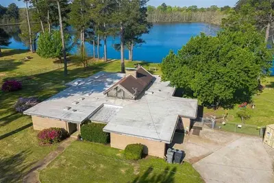 Image de Legacy Estate Lake House