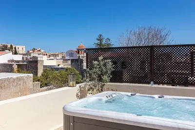 Image de Two independent apartments in one, a beautiful terrace with Jacuzzi and bbq!